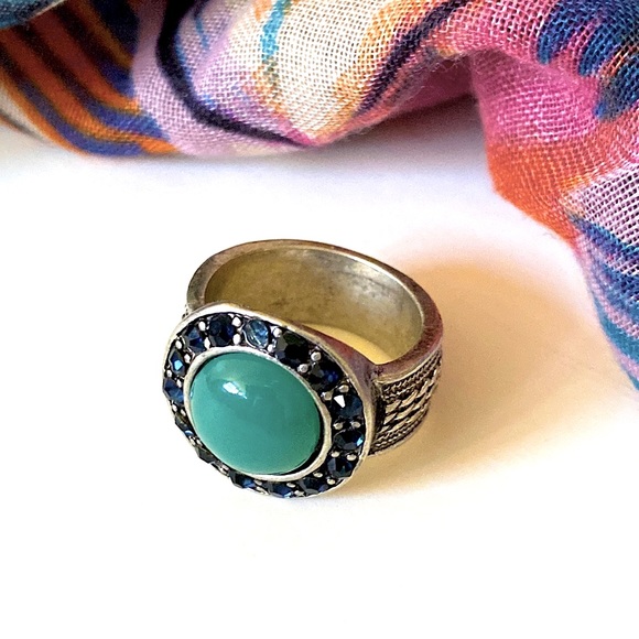 Size 5 silver ring with green and blue stones - Picture 1 of 3
